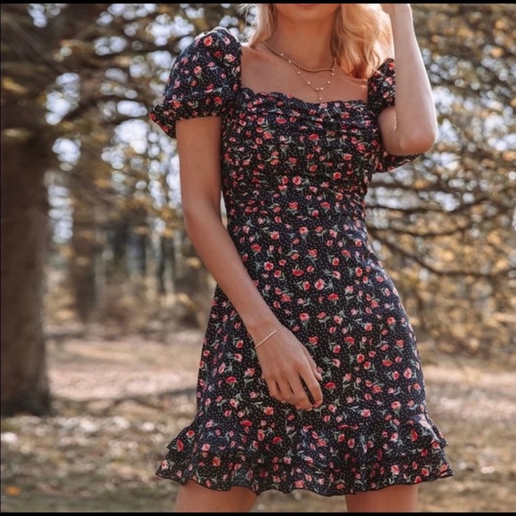 WILA Dresses & Skirts - Short Sleeve Mini Dress / Black Floral Print / 4